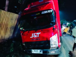 Truk Ekspedisi Tabrak Pemotor hingga Tewas di Bojonegoro