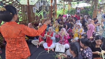 Warga Kota Malang Lestarikan Tradisi dan Budaya pada Kartini Riyoyo Kupatan