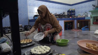 Produsen Kue Basah di Lamongan Terdampak Kenaikan Harga Gula