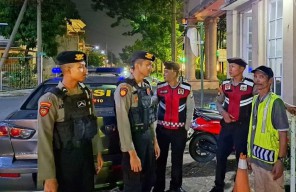 Polisi Sidoarjo Patroli, Ingatkan Sekuriti Waspadai Orang Asing