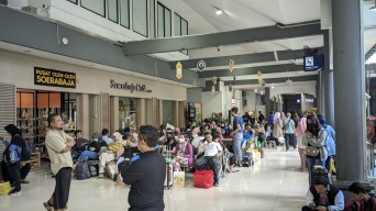 Arus Mudik Lebaran 2024, Stasiun Pasar Turi dan Gubeng Surabaya Terpantau Padat