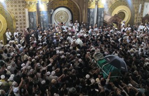 KH Zubair Muntashor Tutup Usia, Ribuan Warga Bangkalan Antarkan Jenazah