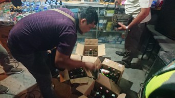 Razia Tempat Karaoke di Tulungagung, Ratusan Botol Miras Diamankan