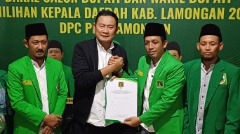 Pak Yes Terlihat Semringah saat Daftar Bacabup PPP Lamongan, Kenapa?