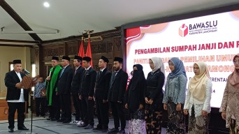 81 Petugas Panwaslu Kecamatan di Lamongan Resmi Dilantik