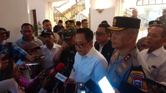 Pj Gubernur Adhy Janji Akomodir Tuntutan Buruh saat Aksi May Day di Surabaya