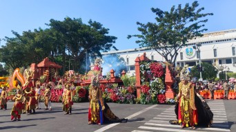 Cerita di Balik Megahnya Kontingen Gudang Garam, Primadona dalam Surabaya Vaganza 2024