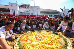 Festival Rujak Uleg 2024 Wujud Kebersamaan Warga Membangun Surabaya