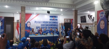 Safari Politik Eri - Armuji ke DPC Demokrat Surabaya Bertabur Pujian