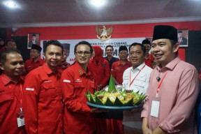 Diplomasi Nasi Tumpeng Gus Fawait saat Daftar Bacabup Jember, Apa Maknanya?
