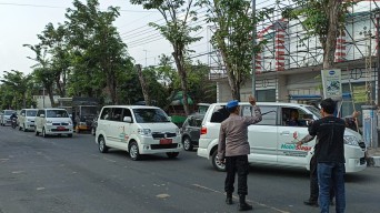 Tak Terima Dituduh Maling, Puluhan Kades di Bojonegoro Kembalikan Mobil Siaga
