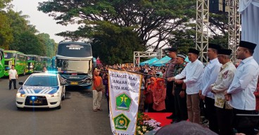 Pj Wali Kota Malang Berangkatkan 1.195 Jamaah Haji