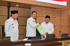 DPRD Lamongan Soroti BTT hingga Pemerataan Nilai Pajak, dalam Paripurna LPJ APBD