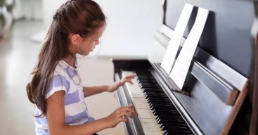 6 Manfaat Penting Bermain Musik bagi Anak-anak