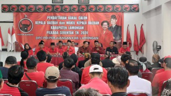 Pak Yes Daftar Bacabup PDIP Lamongan, Didampingi Agamawan hingga Komunitas Motor