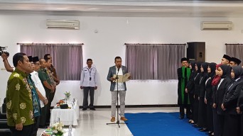 135 Petugas PPK untuk Pilkada Lamongan Resmi Dilantik