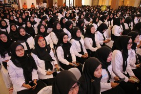 Pesan Wali Kota Eri Cahyadi ke 1.366 Penerima SK Pegawai Kontrak di Surabaya