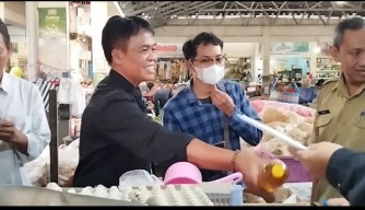 Beredar Minyakita Palsu di Pacitan, Para Emak Harap Waspada!