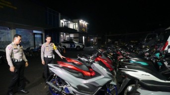 Polisi Bersama Warga Bubarkan Balap Liar di Jalan Lomaer Bangkalan