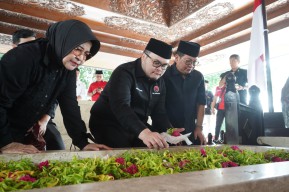 Ziarah ke Makam Bung Karno, Mas Dhito: Kita Teruskan Api Perjuangan Beliau