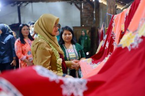Batik Kinnara Kinnari Banyuwangi Dipesan Banyak Vihara, Ini Sebabnya