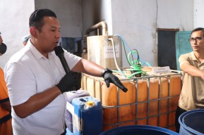 Polisi Bongkar Pabrik Arak Trobas di Malang, Produksi Sebulan Capai 500 Liter