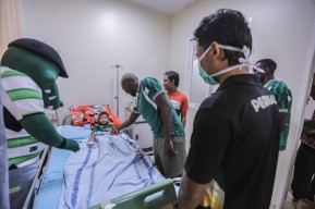 Persebaya Berbagi Kebahagiaan dengan Pasien RS BDH Surabaya di HUT ke-97
