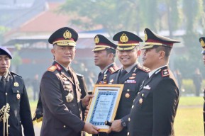 Ungkap Sopir Bus Nyabu, Polres Tulungagung Diganjar Penghargaan