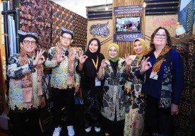 Pj Gubernur Adhy Dorong Batik Jatim Mendunia dan Dongkrak Ekonomi Masyarakat