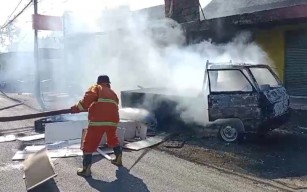Pikap di Bangkalan Mendadak Terbakar saat Hendak Kirim Barang