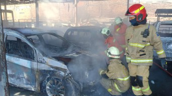Pool Damri Jagir Surabaya Terbakar, Mobil Karyawan Ludes