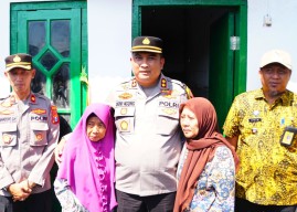 Hari Bhayangkara Ke-78, Polresta Sidoarjo Bedah Rumah di Kalijaten Taman