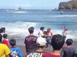 Pengunjung Pantai Payangan Jember Cari Karang Tewas Digulung Ombak