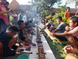 Rayakan Idul Adha, Ribuan Warga Binaan Lapas Malang Nyate Bareng