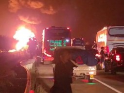 Truk Tangki Pertamina Terbakar di Tol Ngawi, Pengguna Jalan Diminta Putar Balik