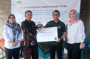 PLN Beri Alat Produksi dan Pelatihan Digital Marketing Perajin Furniture