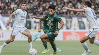 Serba Bisa, Kasim Botan Berubah Posisi di Tangan Caretaker Persebaya Surabaya