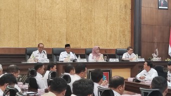 Pj Bupati Jombang Sugiat Kawal Gerakan Bangga Produk Lokal