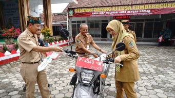 Bupati Banyuwangi Serahkan 26 Kendaraan Operasional Kesehatan untuk Blusukan