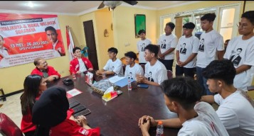 Bro Richard Ambil Formulir Bacawawali Surabaya di PSI Diantar Belasan Pelajar