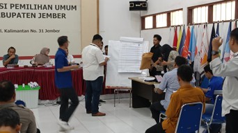 Sidang Amar Putusan MK di KPU Jember, Caleg Partai Demokrat Walk Out
