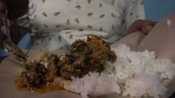 Mencicipi Gurih Pedasnya Bekicot Rica-rica di Lamongan