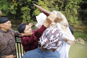 Bupati Trenggalek Mas Ipin Ikut Nyadran di Dam Bagong, Ini Maknanya