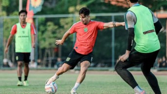 Pemain Persebaya Surabaya Minta Bonek Tak Nyalakan Flare dalam Anniversary Game