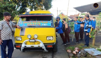 Pelajar di Banyuwangi Manfaatkan Layanan Angkutan Gratis Ini
