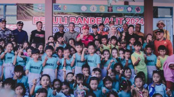 Baksos di Bandealit, Bupati Hendy Sampaikan Pesan Penting untuk Warga