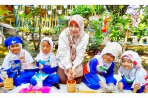 Pemerhati Pendidikan Sidoarjo Ajak Orang Tua Simpan Handphone saat Bersama Anak