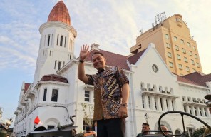 Ironi Politik Kota Metropolis, Akal-akalan Tiket Partai yang Tak Pasti