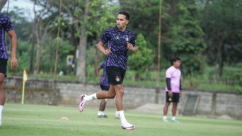Kesan dan Target Ezra Walian Bersama Persik Kediri