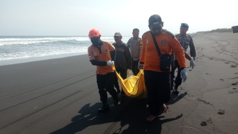 Pencari Ikan asal Lumajang Ditemukan Tewas di Pantai Paseban Jember